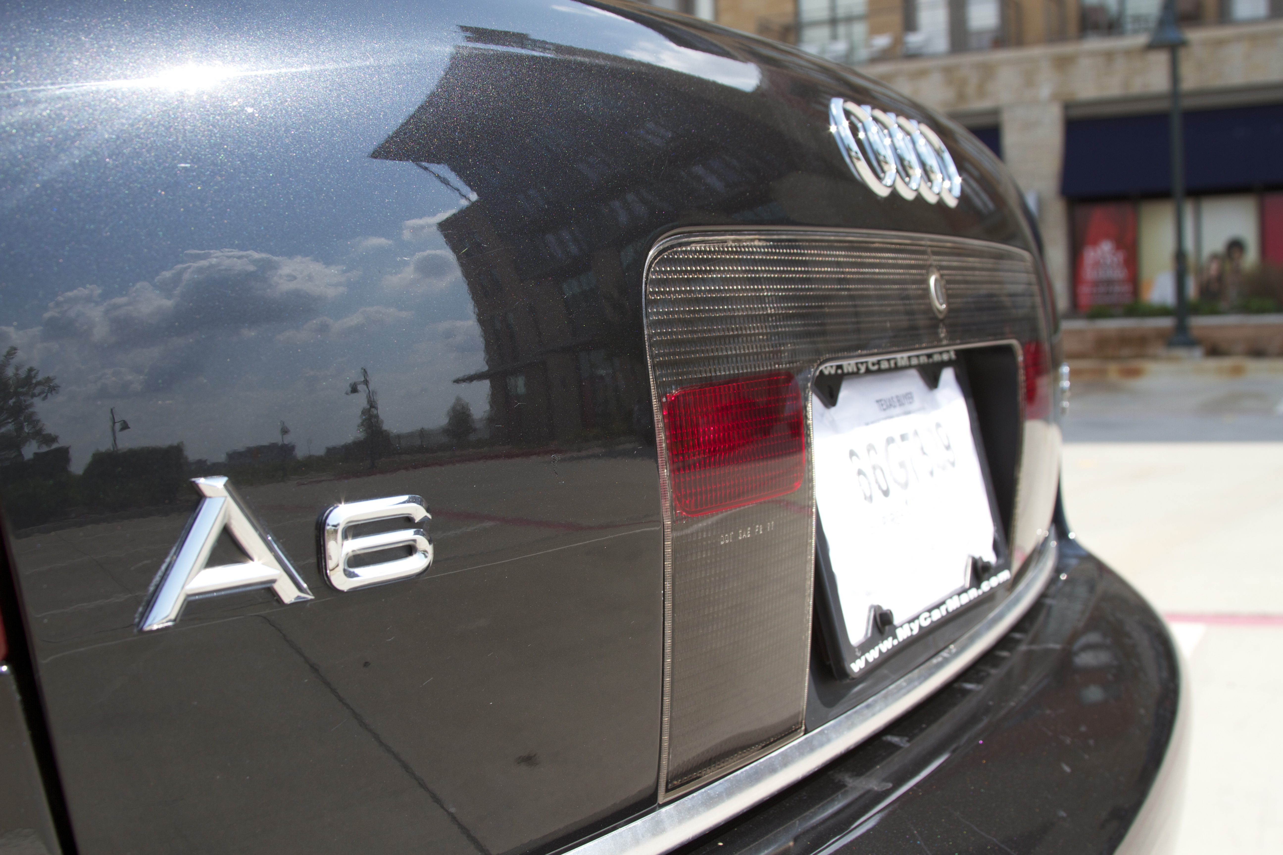 Black Pearl custom paint. Way to go Audi.