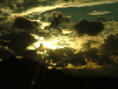 111004sun_clouds